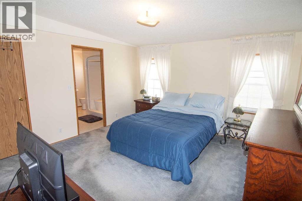 Master Bedroom - 5 Doubletree Way, Strathmore, AB