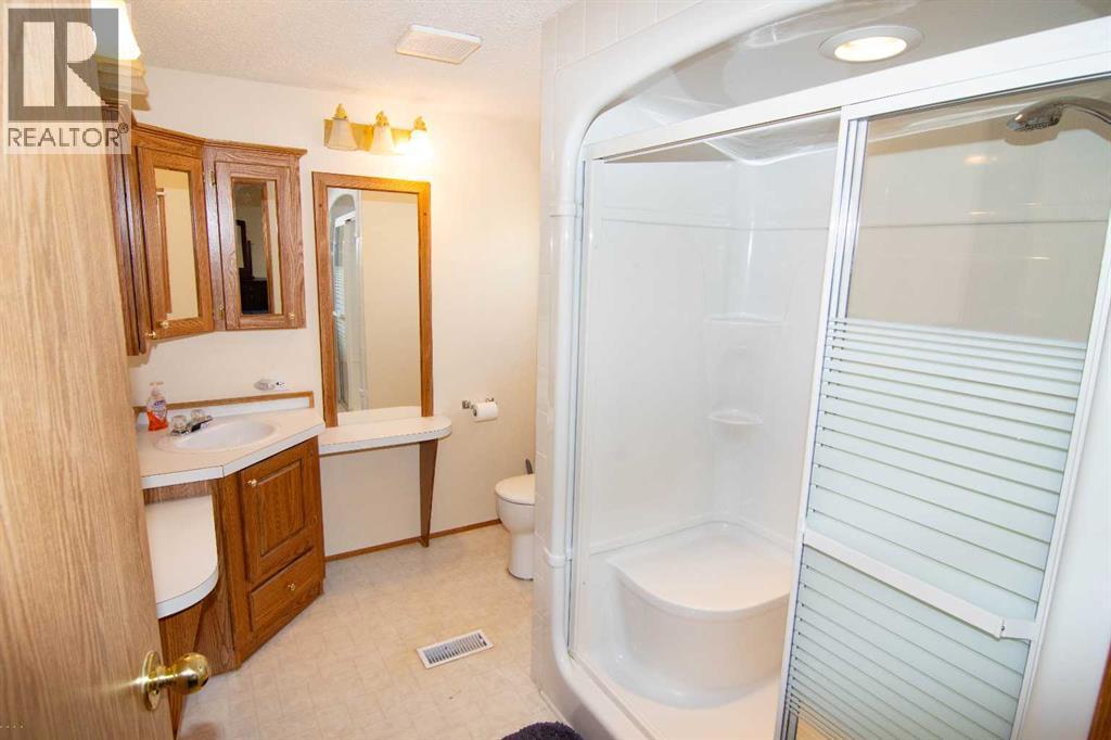 Master Ensuite - 5 Doubletree Way, Strathmore, AB