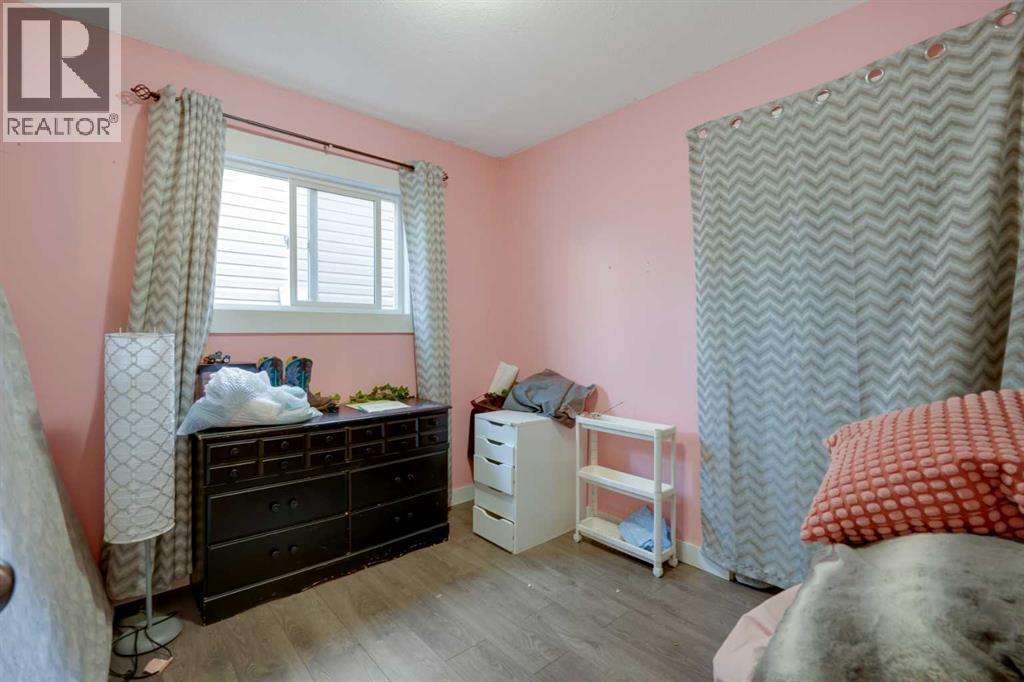 312 Pinegreen Close Ne, Calgary, AB - Indoor Photo Showing Bedroom