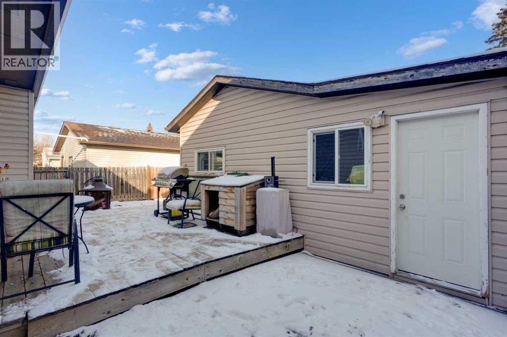 312 Pinegreen Close Ne, Calgary, AB - Outdoor With Deck Patio Veranda With Exterior