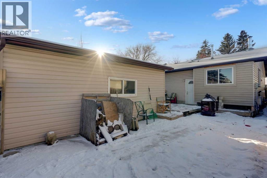312 Pinegreen Close Ne, Calgary, AB - Outdoor With Exterior