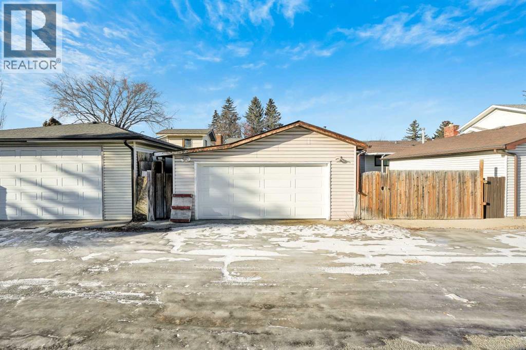 312 Pinegreen Close Ne, Calgary, AB - Outdoor