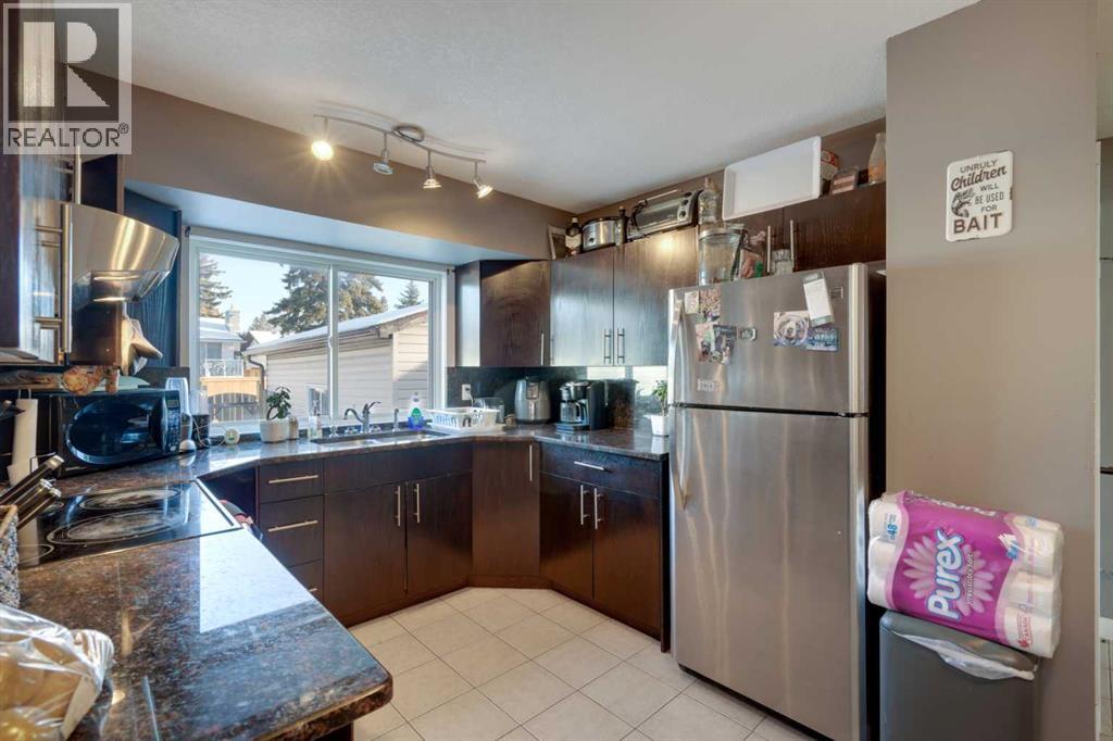 312 Pinegreen Close Ne, Calgary, AB - Indoor Photo Showing Kitchen