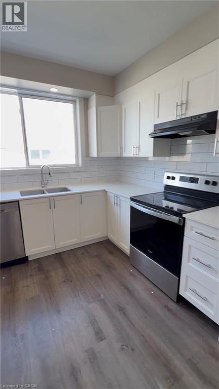245 Mohawk Road E Unit# 4, Hamilton, ON - Indoor Photo Showing Kitchen