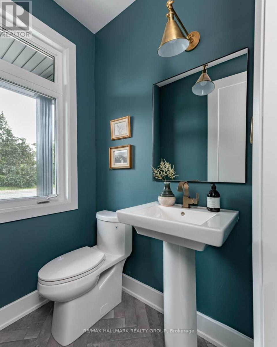 Images are to showcase builder finishes only. - 611 Persimmon Way, Ottawa, ON - Indoor Photo Showing Bathroom