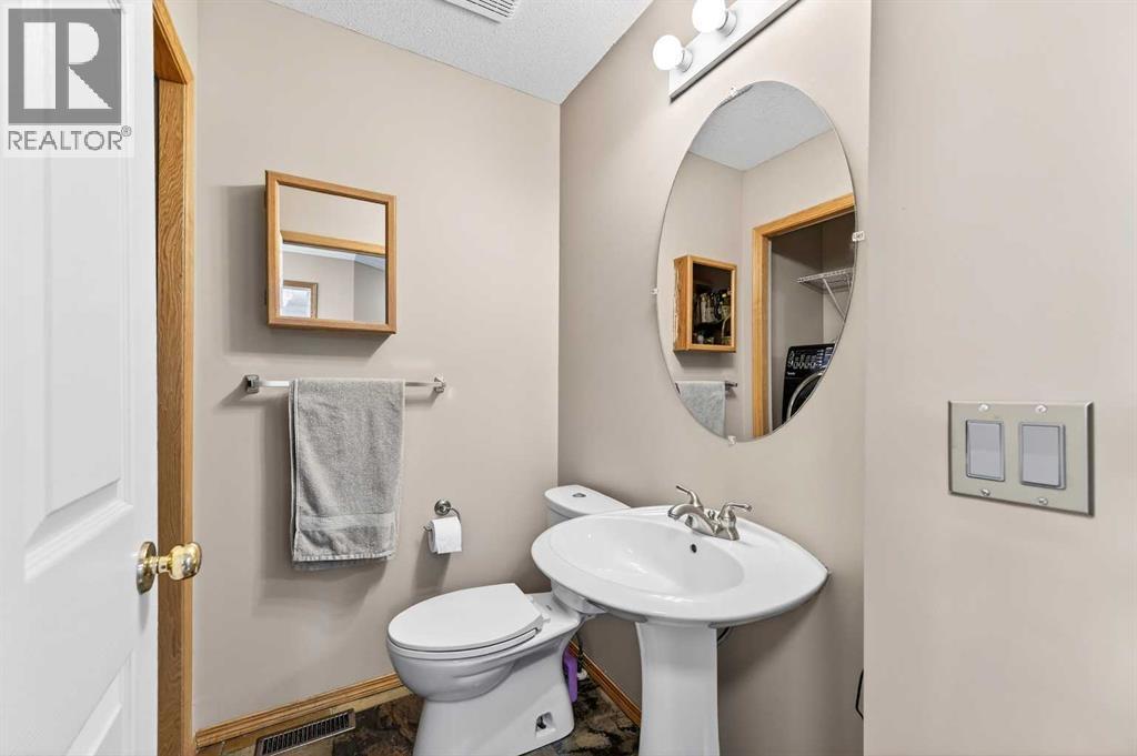 30 Tuscarora Way Nw, Calgary, AB - Indoor Photo Showing Bathroom