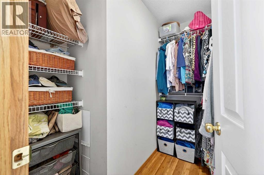 30 Tuscarora Way Nw, Calgary, AB - Indoor With Storage