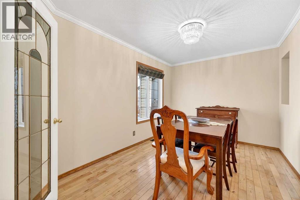 30 Tuscarora Way Nw, Calgary, AB - Indoor Photo Showing Dining Room