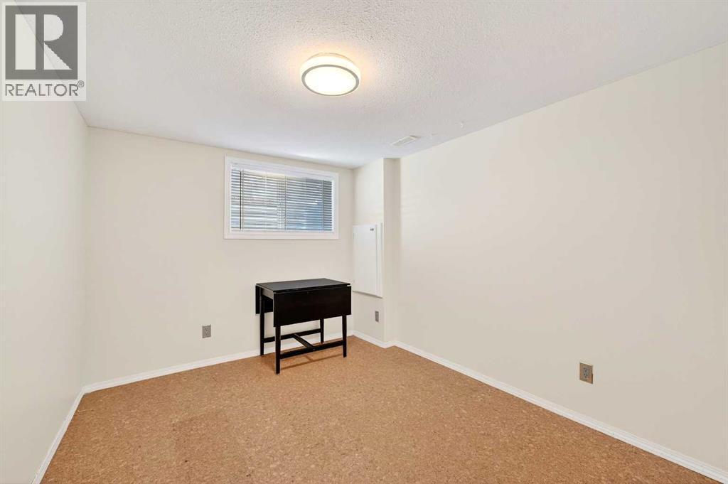 30 Tuscarora Way Nw, Calgary, AB - Indoor Photo Showing Other Room