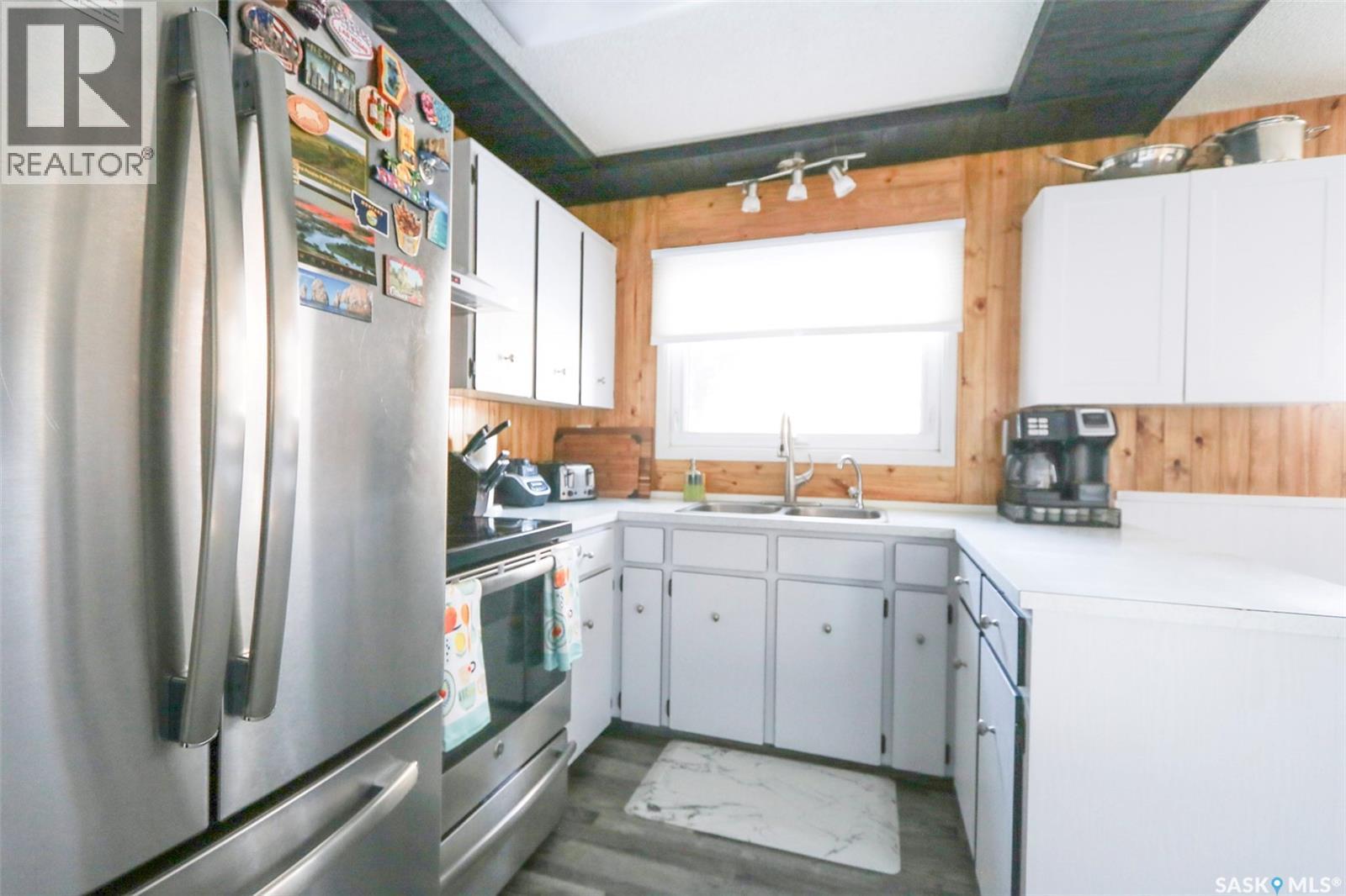 91 Collacott Drive, Yorkton, SK - Indoor Photo Showing Kitchen With Double Sink
