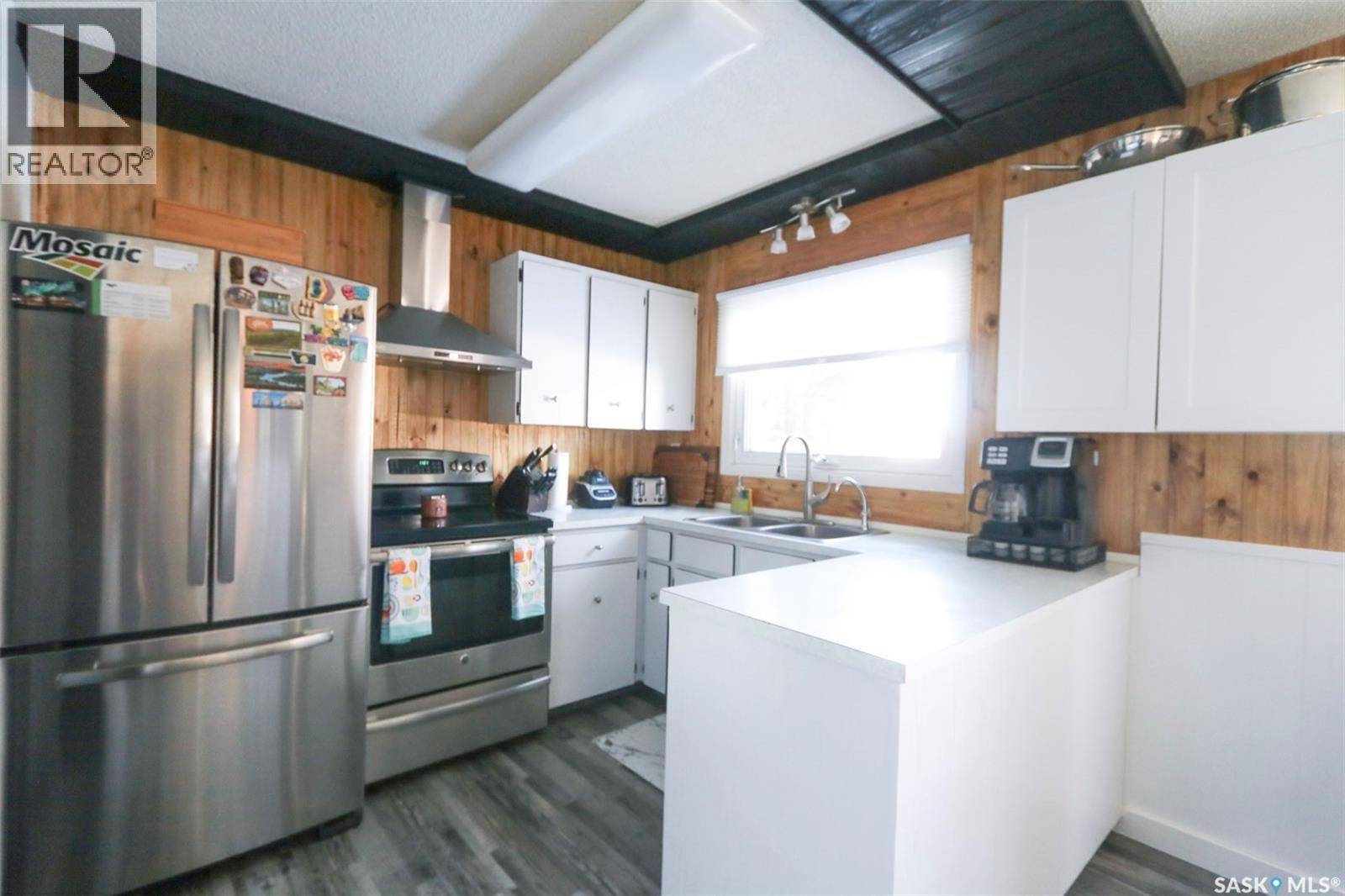 91 Collacott Drive, Yorkton, SK - Indoor Photo Showing Kitchen With Double Sink