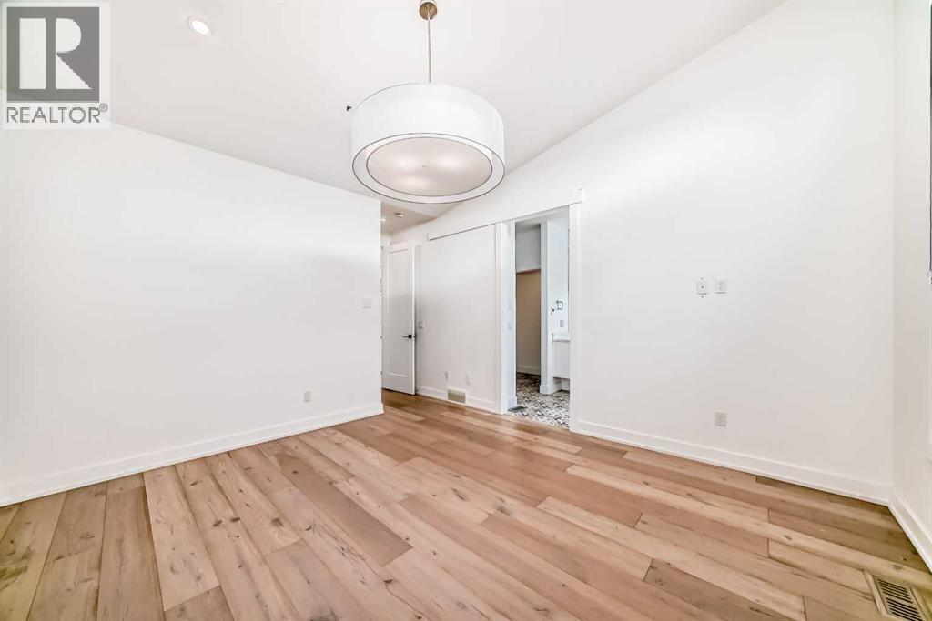 923 36A Street Nw, Calgary, AB - Indoor Photo Showing Other Room