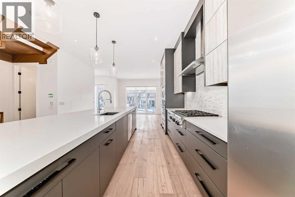 923 36A Street Nw, Calgary, AB - Indoor Photo Showing Kitchen With Upgraded Kitchen