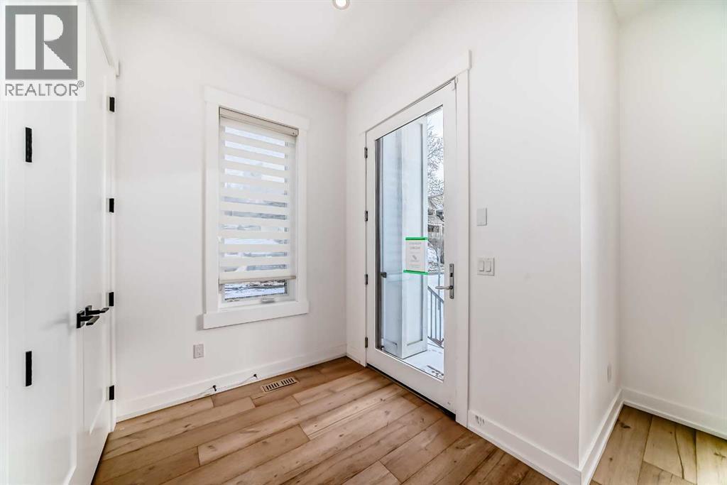 923 36A Street Nw, Calgary, AB - Indoor Photo Showing Other Room