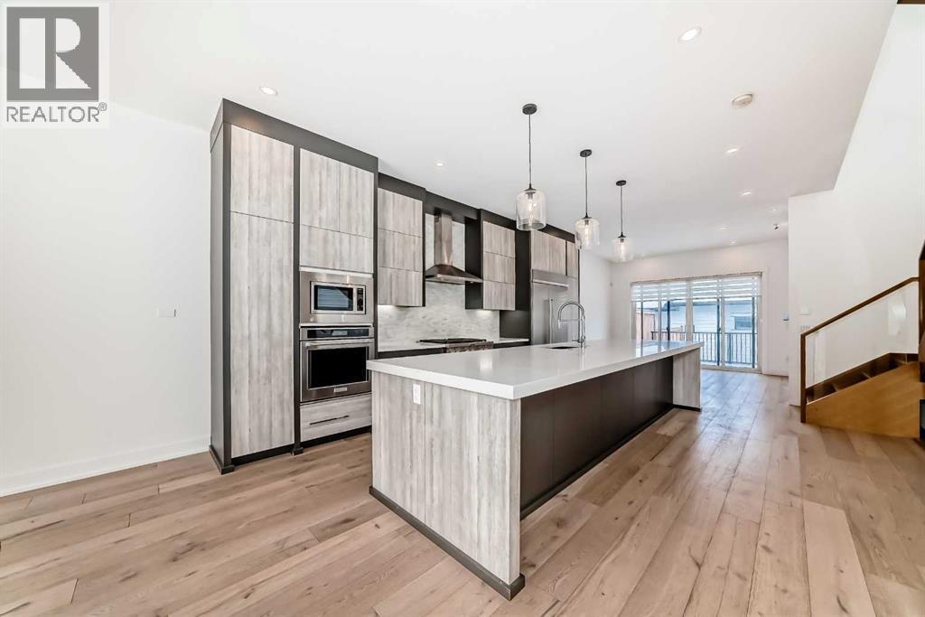 923 36A Street Nw, Calgary, AB - Indoor Photo Showing Kitchen With Upgraded Kitchen