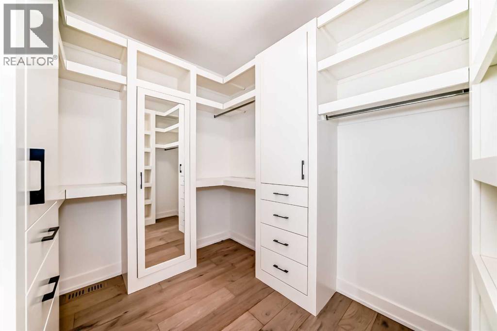 923 36A Street Nw, Calgary, AB - Indoor With Storage