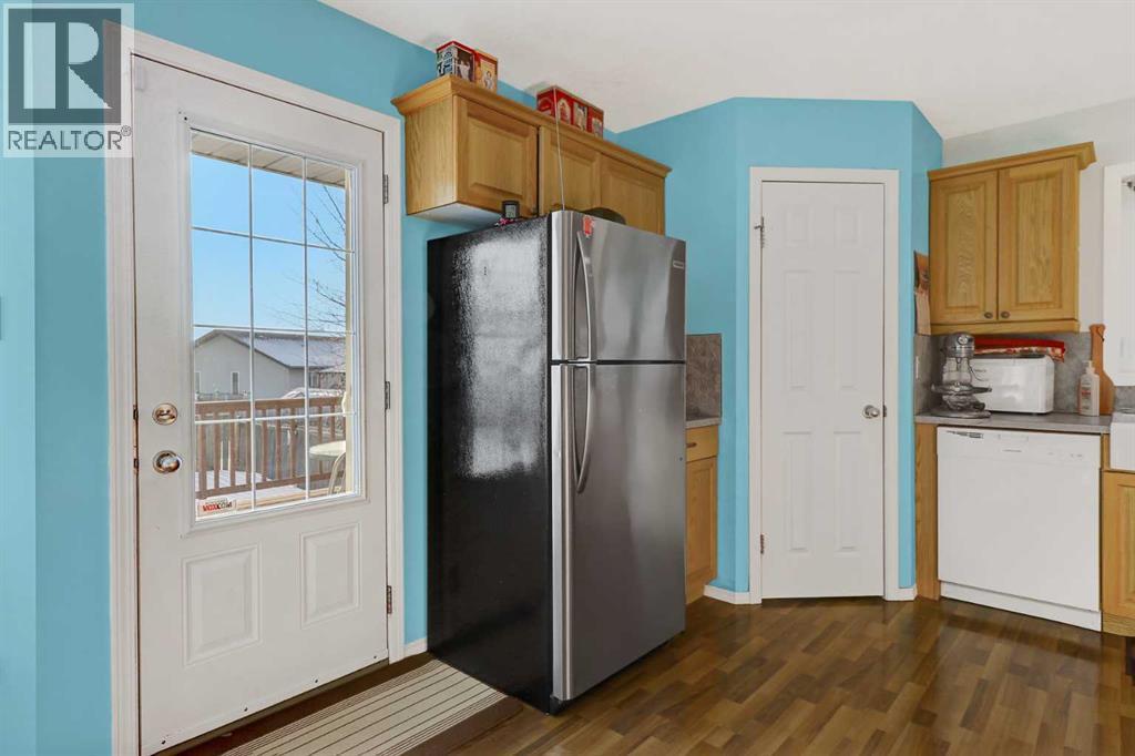 706 7 Street, Beaverlodge, AB - Indoor Photo Showing Kitchen