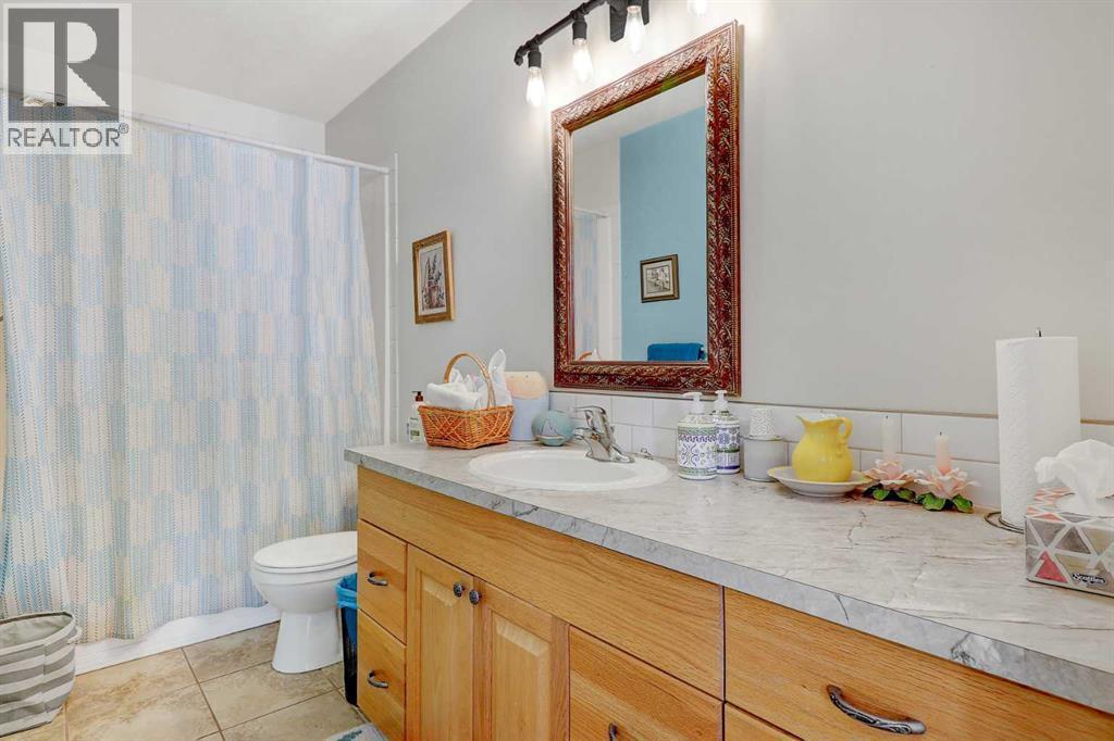706 7 Street, Beaverlodge, AB - Indoor Photo Showing Bathroom