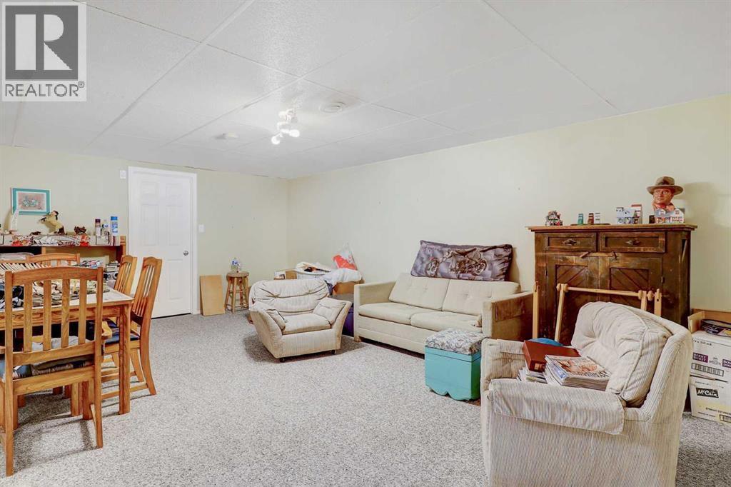 706 7 Street, Beaverlodge, AB - Indoor