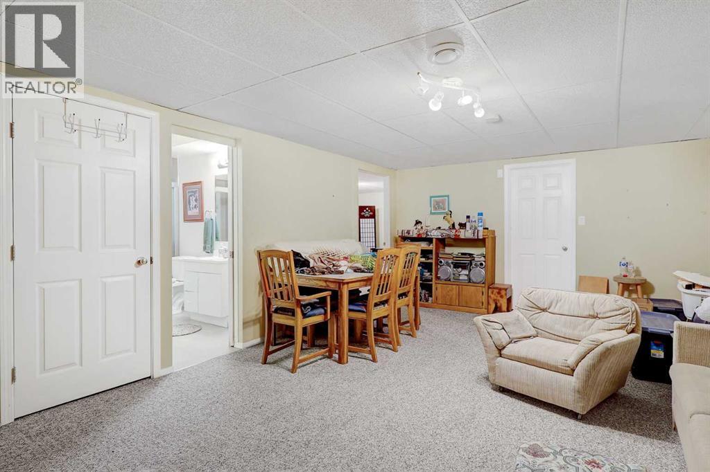 706 7 Street, Beaverlodge, AB - Indoor