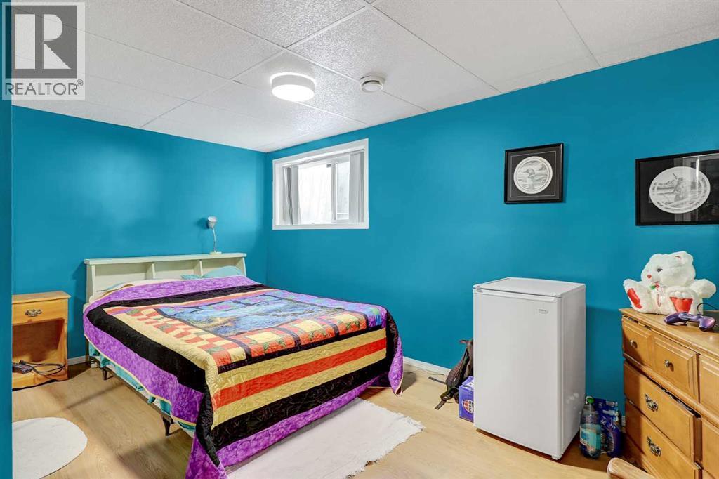 706 7 Street, Beaverlodge, AB - Indoor Photo Showing Bedroom