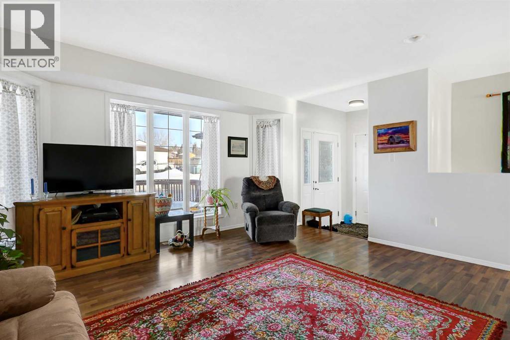 706 7 Street, Beaverlodge, AB - Indoor Photo Showing Living Room
