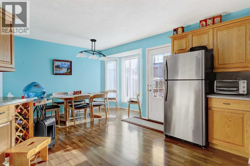 706 7 Street, Beaverlodge, AB - Indoor Photo Showing Kitchen
