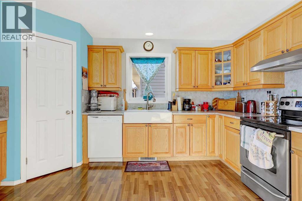 706 7 Street, Beaverlodge, AB - Indoor Photo Showing Kitchen