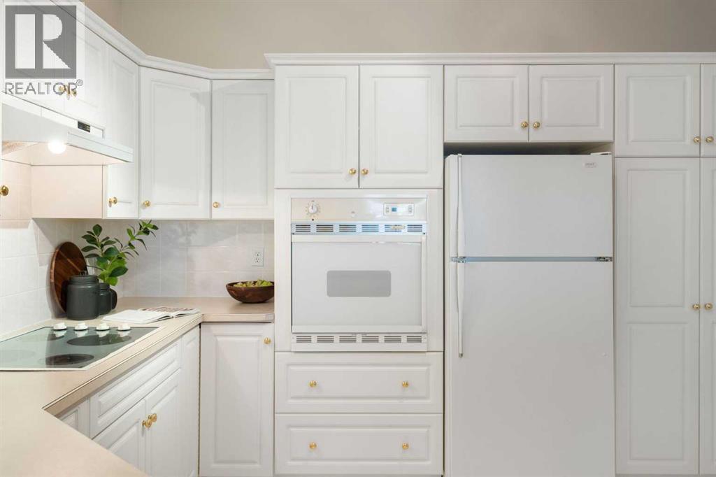 404, 2422 Erlton Street Sw, Calgary, AB - Indoor Photo Showing Kitchen