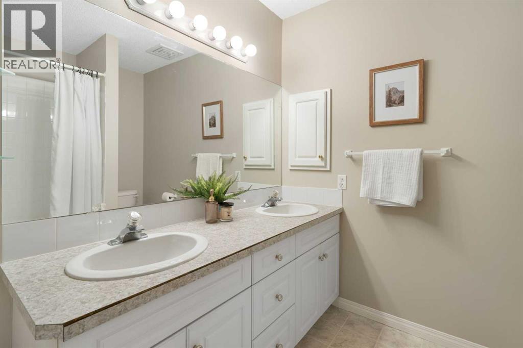 404, 2422 Erlton Street Sw, Calgary, AB - Indoor Photo Showing Bathroom