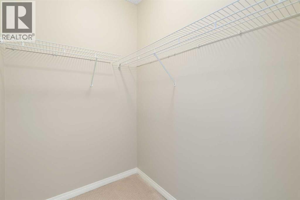404, 2422 Erlton Street Sw, Calgary, AB - Indoor With Storage
