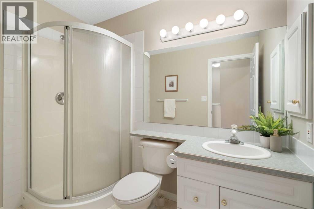 404, 2422 Erlton Street Sw, Calgary, AB - Indoor Photo Showing Bathroom