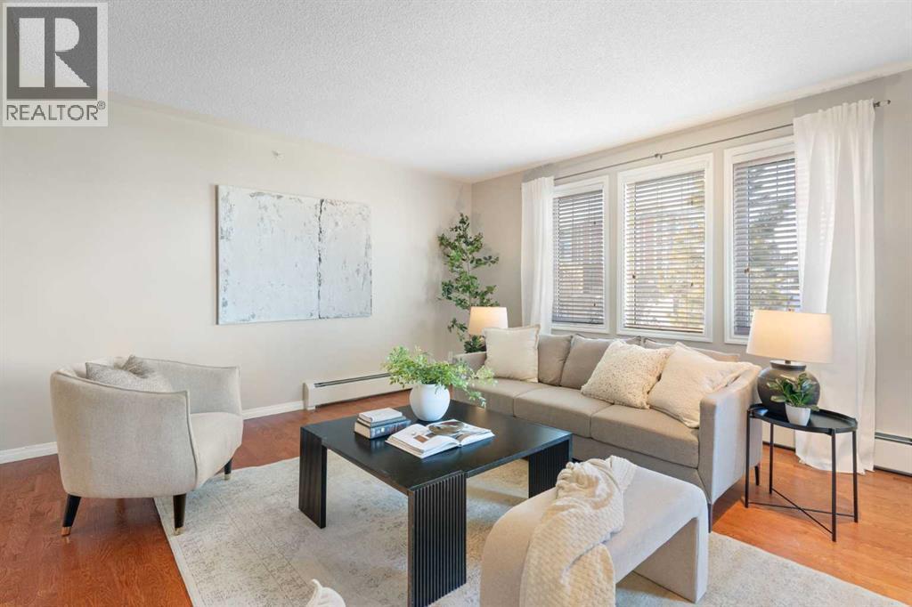 404, 2422 Erlton Street Sw, Calgary, AB - Indoor Photo Showing Living Room
