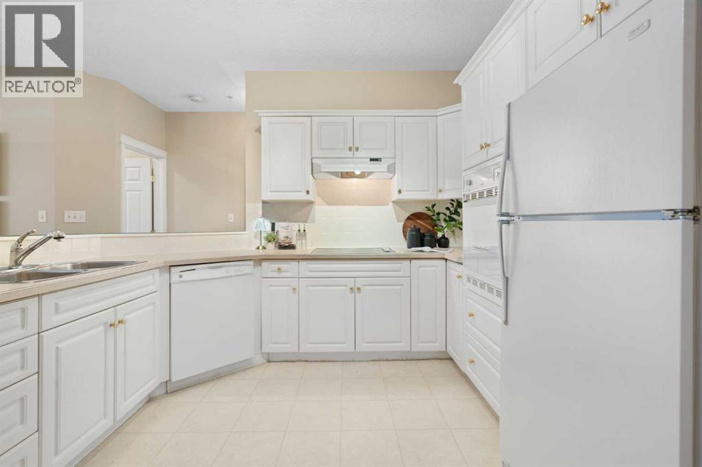 404, 2422 Erlton Street Sw, Calgary, AB - Indoor Photo Showing Kitchen