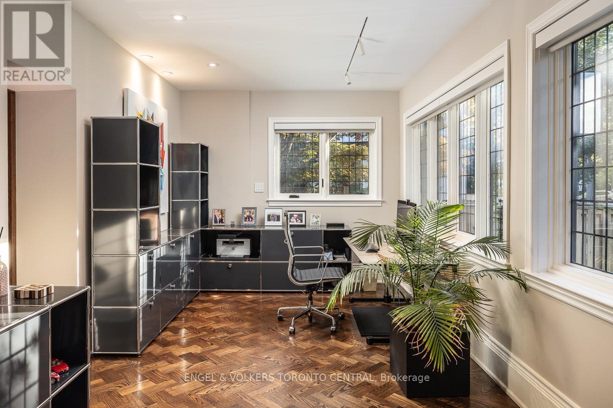 Office w/Herringbone floors & wall to wall windows - 1 Bryce Avenue, Toronto, ON - Indoor