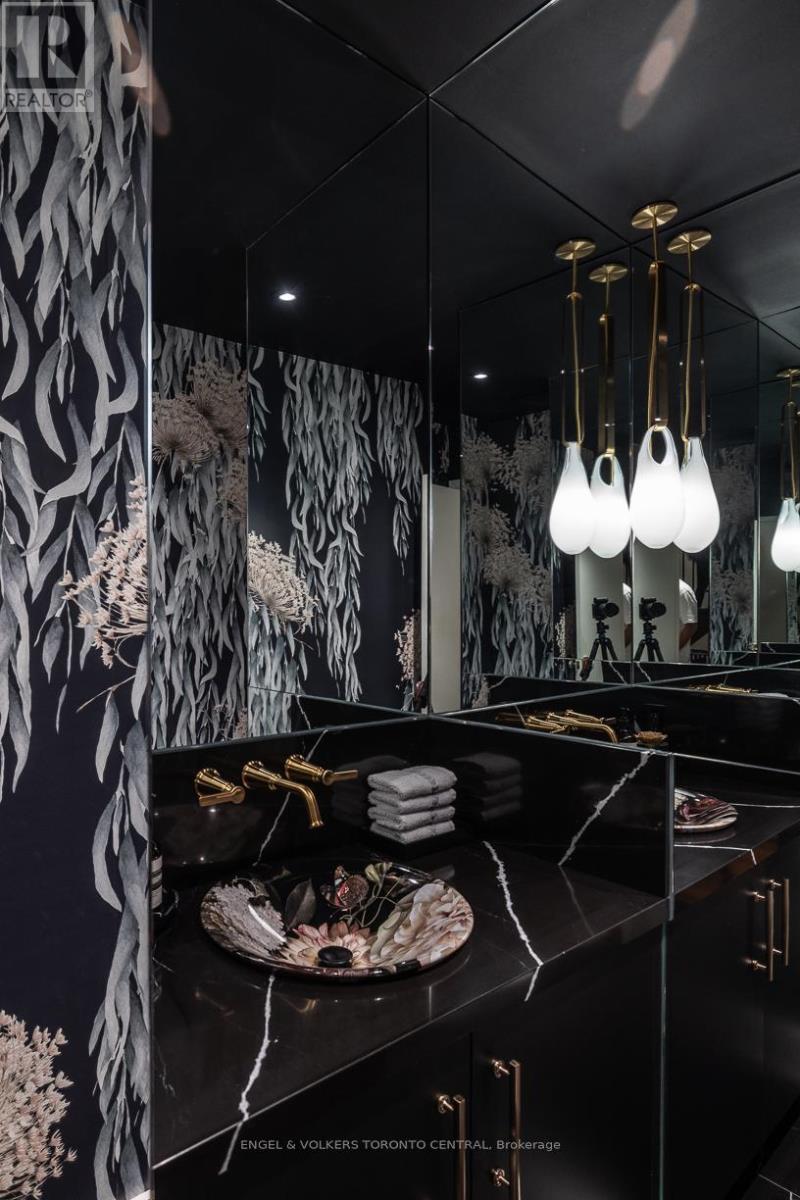 Main floor powder room with designer features - 1 Bryce Avenue, Toronto, ON -