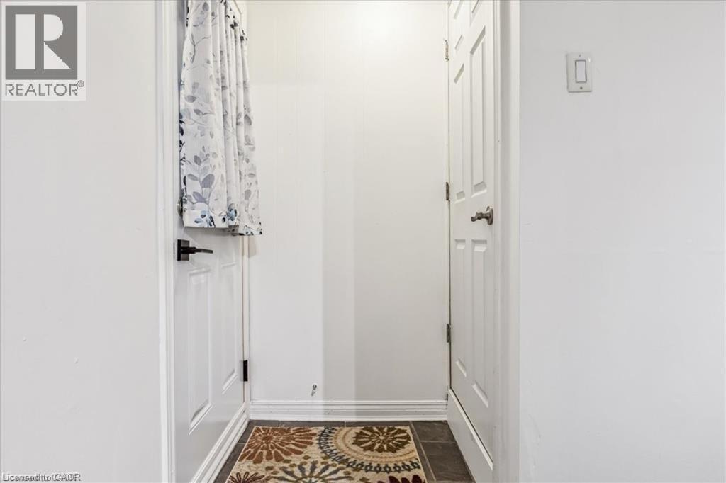 Entryway featuring baseboards - 28 Grove Street, Hamilton, ON - Indoor Photo Showing Other Room