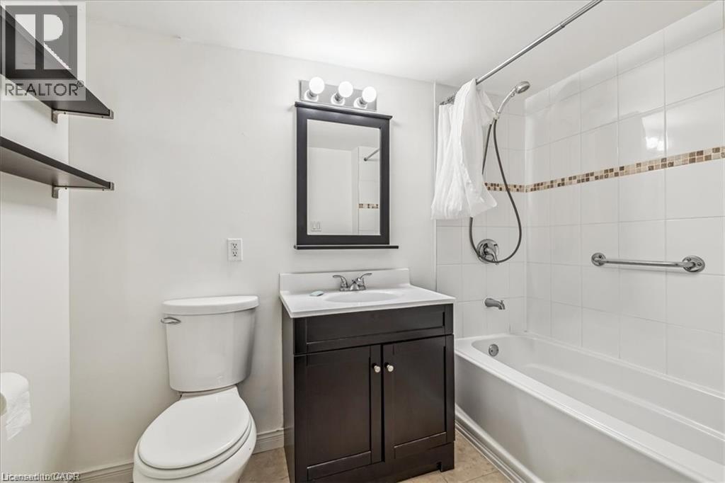 Bathroom with vanity and shower / bath combination - 28 Grove Street, Hamilton, ON - Indoor Photo Showing Bathroom
