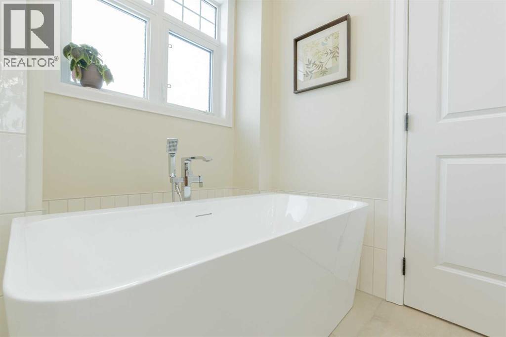 4622 93A Street, Wedgewood, AB - Indoor Photo Showing Bathroom