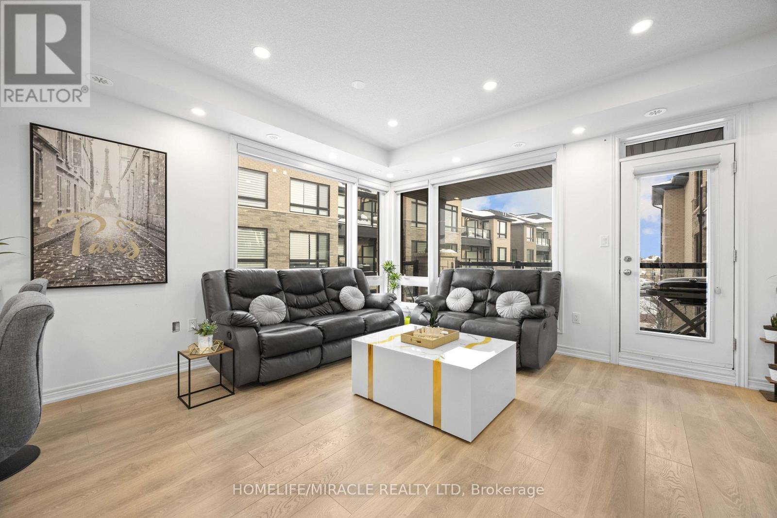 104 - 9470 The Gore Road, Brampton, ON - Indoor Photo Showing Living Room