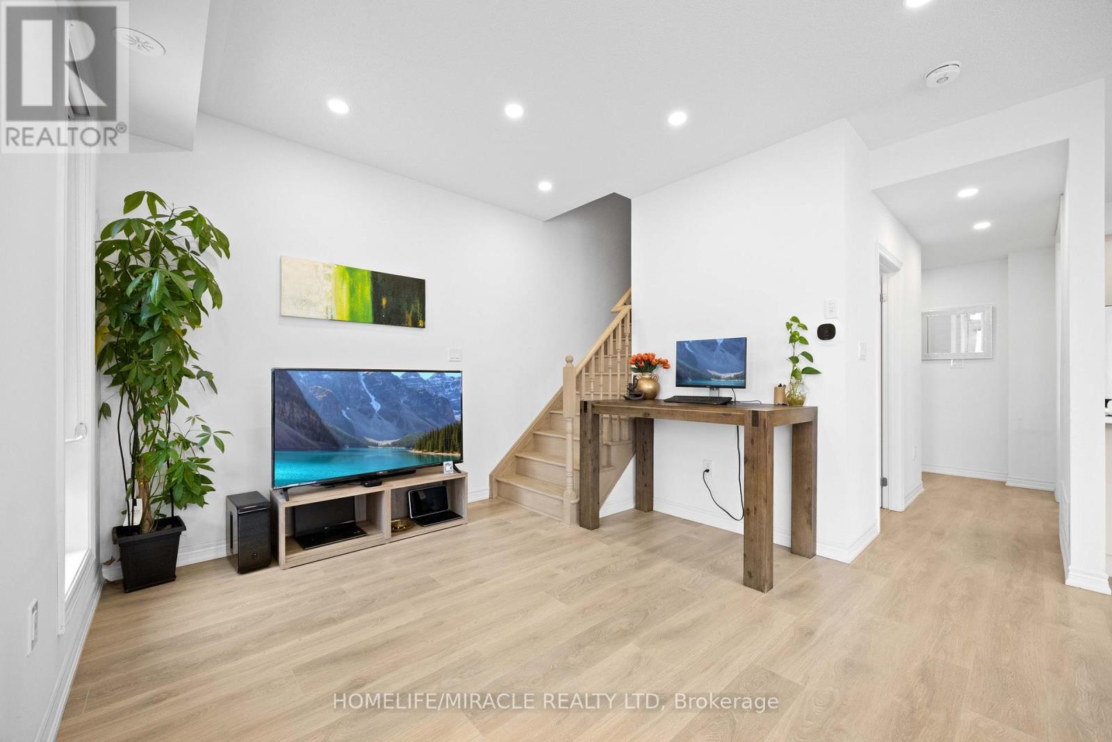 104 - 9470 The Gore Road, Brampton, ON - Indoor