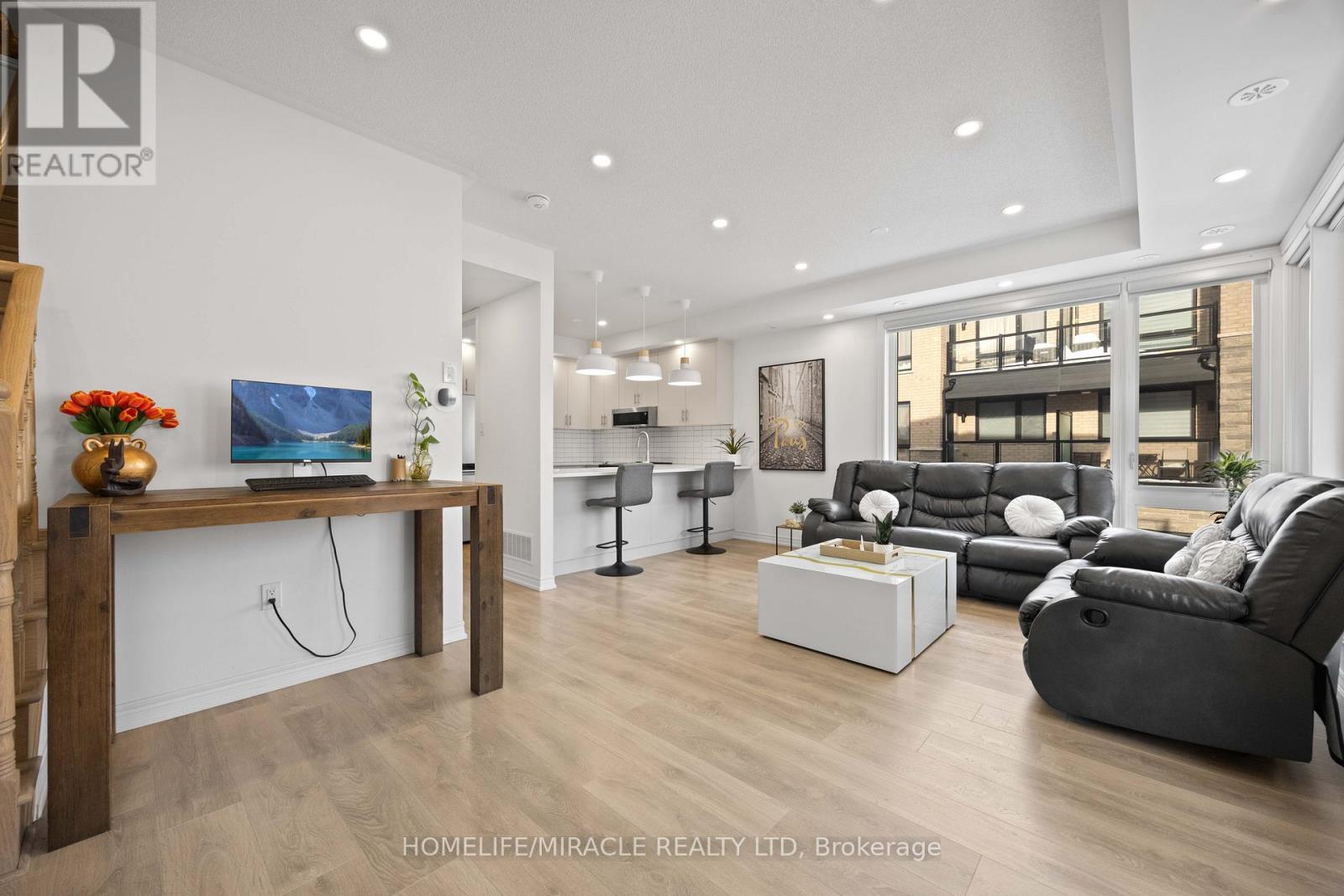 104 - 9470 The Gore Road, Brampton, ON - Indoor Photo Showing Living Room