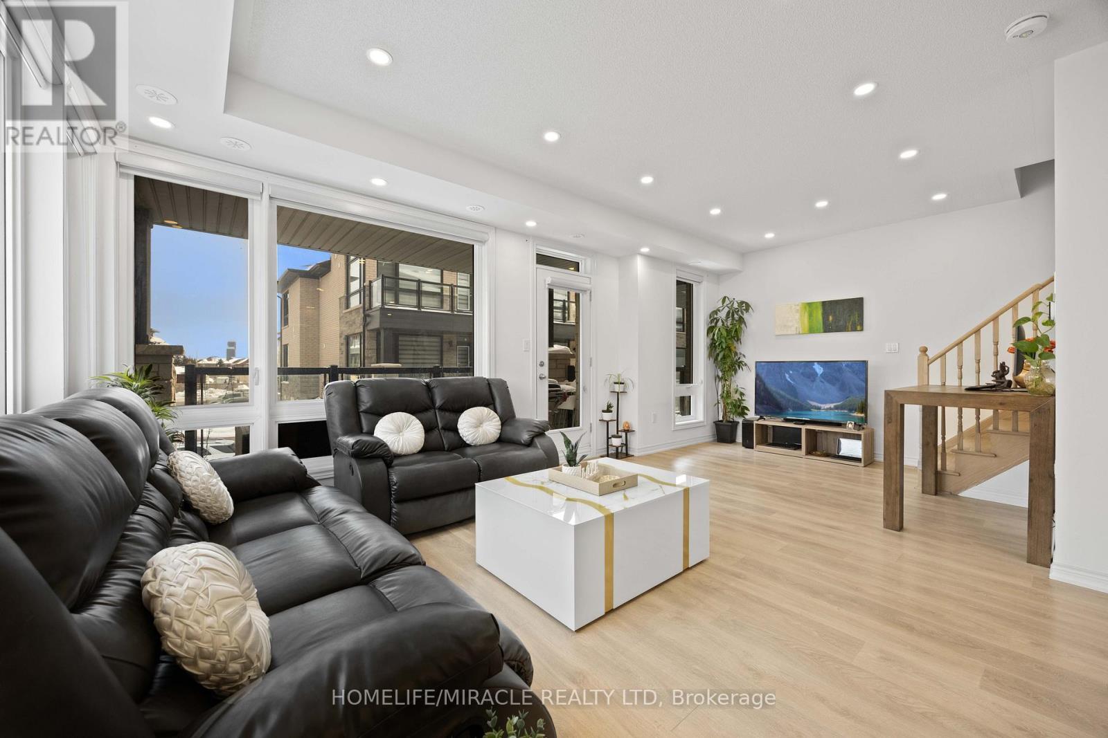 104 - 9470 The Gore Road, Brampton, ON - Indoor Photo Showing Living Room