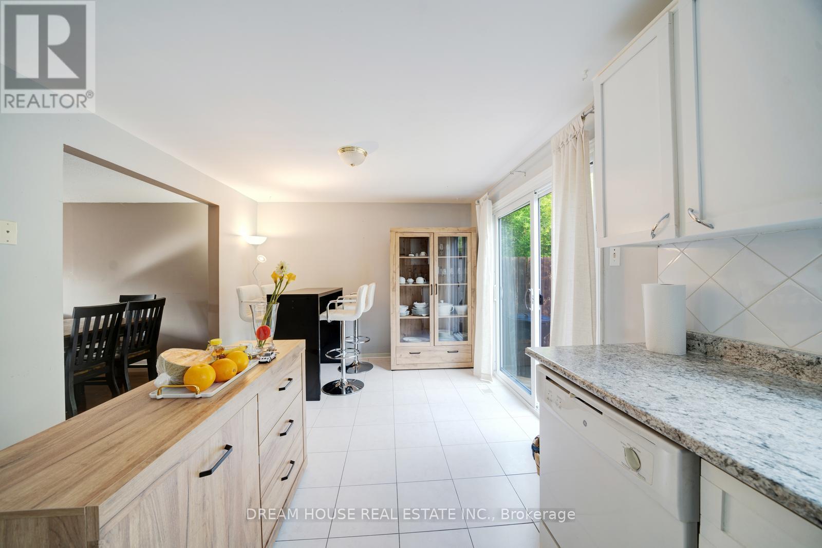 2048 Walker Avenue, Peterborough, ON - Indoor Photo Showing Kitchen