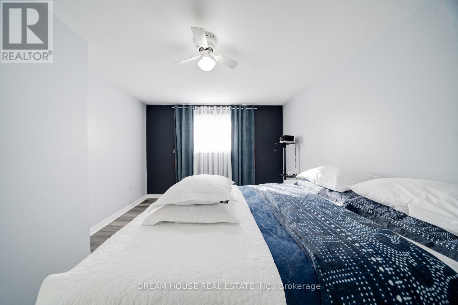 2048 Walker Avenue, Peterborough, ON - Indoor Photo Showing Bedroom