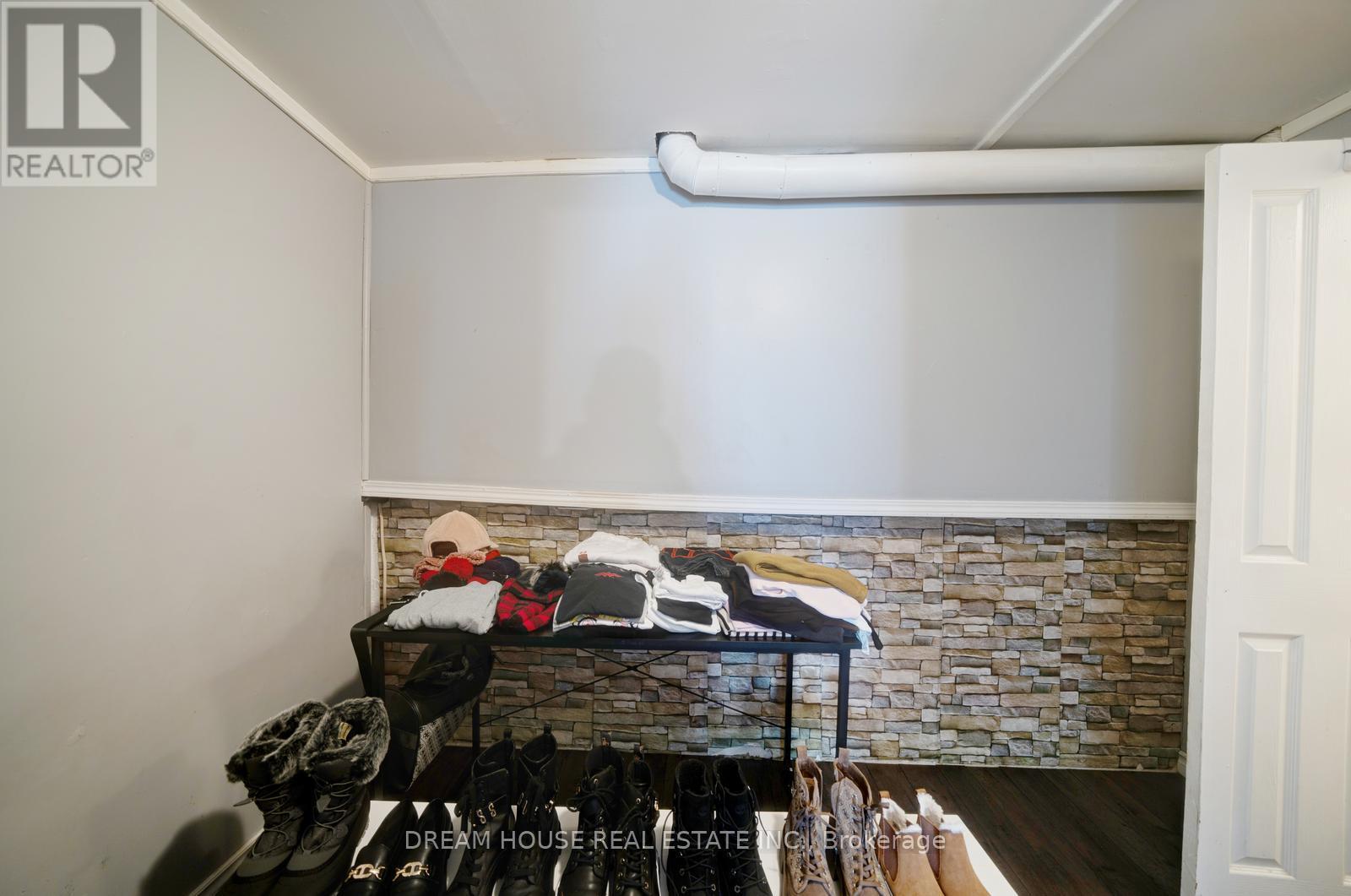 2048 Walker Avenue, Peterborough, ON - Indoor Photo Showing Other Room