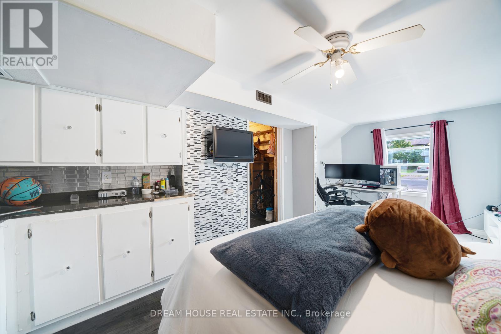 2048 Walker Avenue, Peterborough, ON - Indoor Photo Showing Bedroom