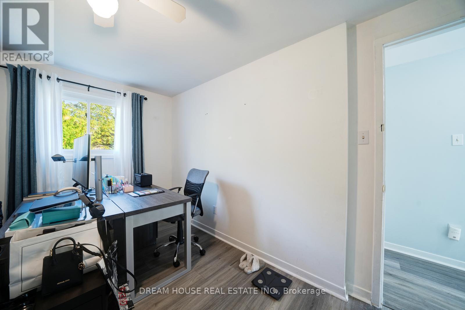 2048 Walker Avenue, Peterborough, ON - Indoor