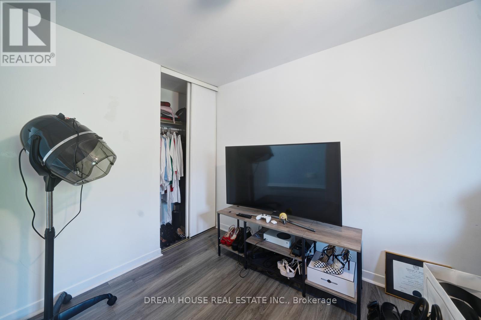 2048 Walker Avenue, Peterborough, ON - Indoor