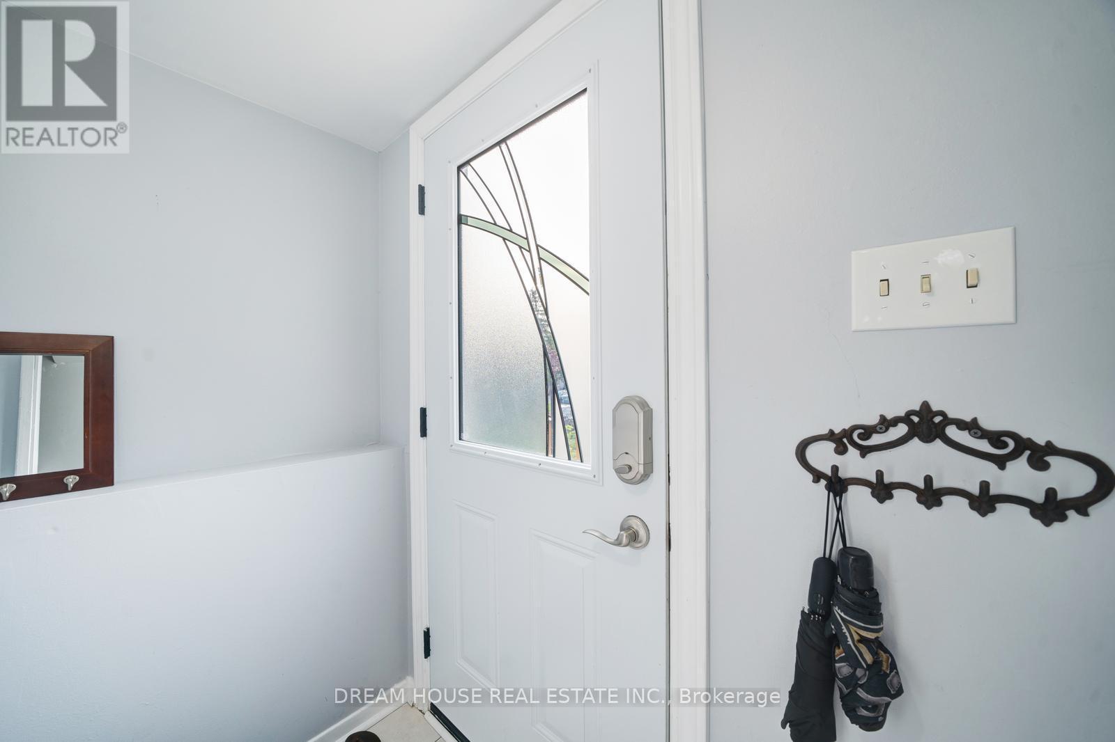 2048 Walker Avenue, Peterborough, ON - Indoor Photo Showing Other Room